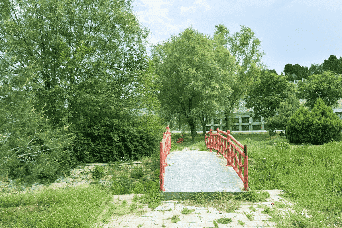 太子峪公墓环境图